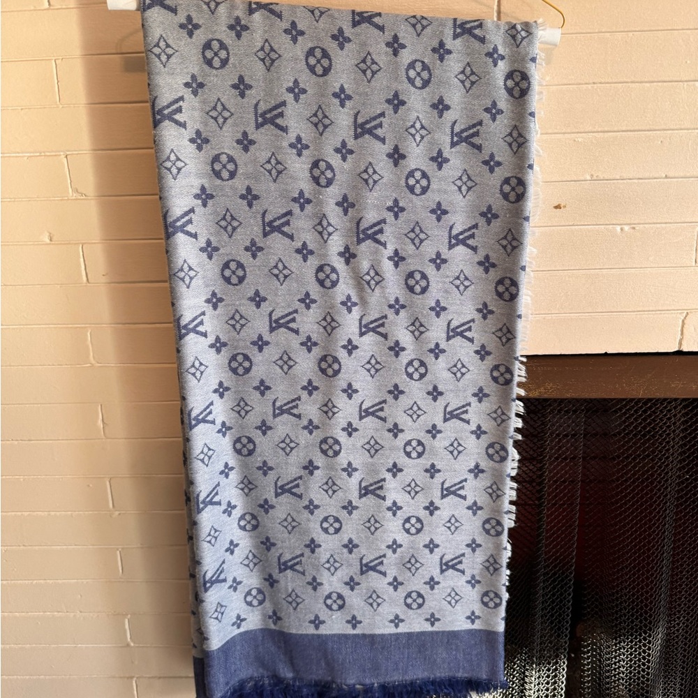 Louis Vuitton scarf/ wrap